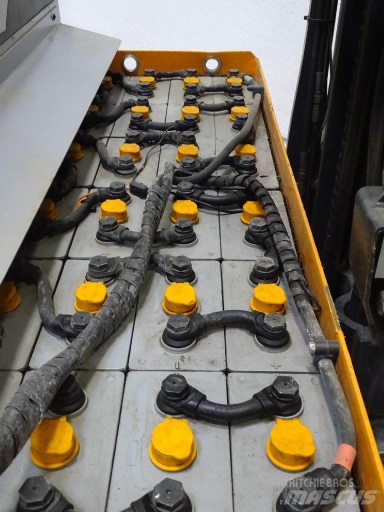 Still FM-X17 Reach trucks
