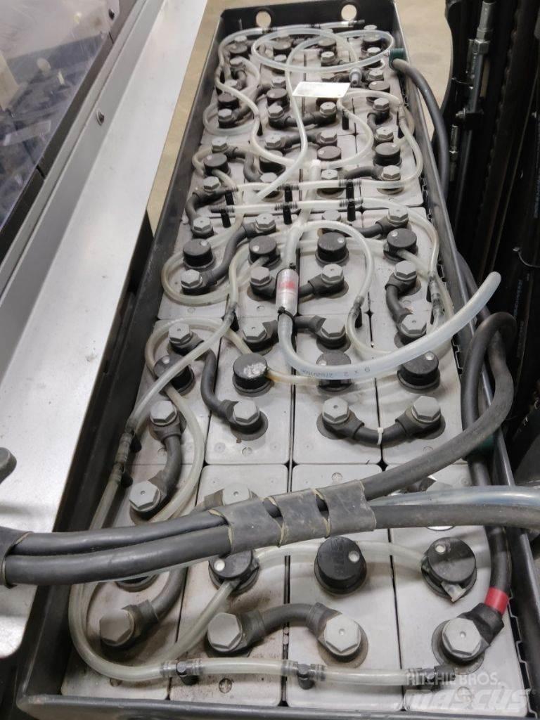 Still FM-X17 Reach trucks