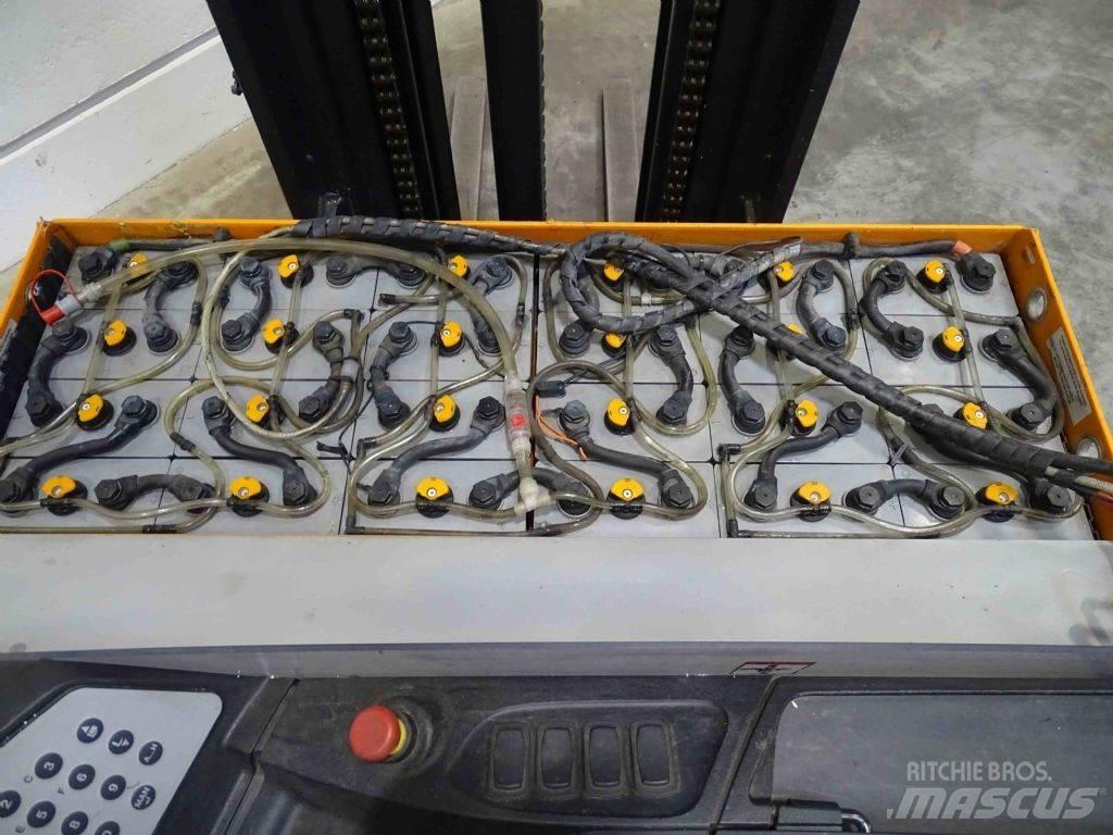 Still FM-X17 Reach trucks
