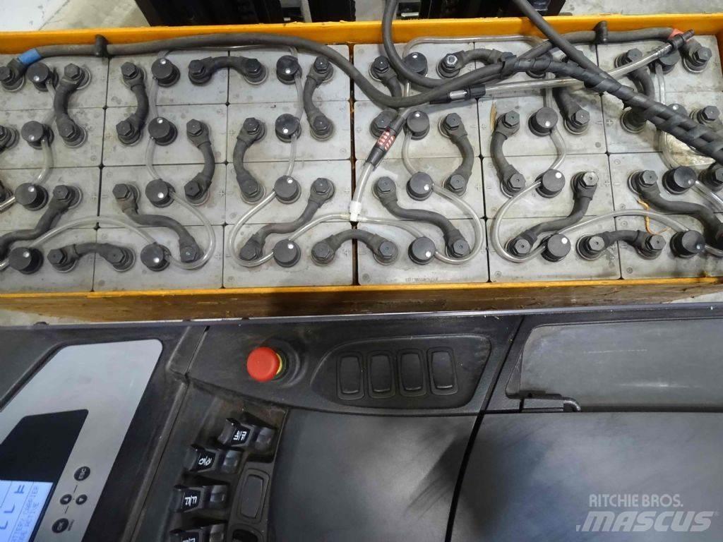 Still FM-X17 Reach trucks