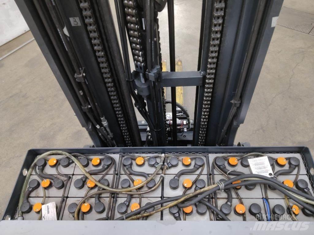 Still FM-X17 Reach trucks