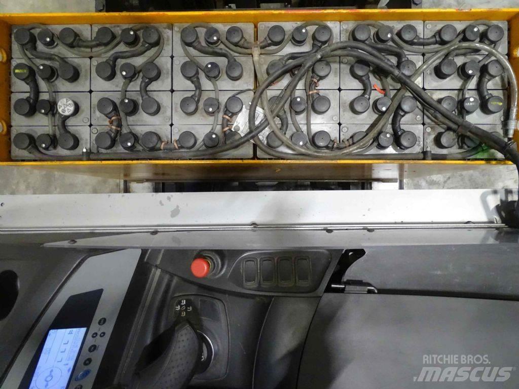 Still FM-X17 Reach trucks