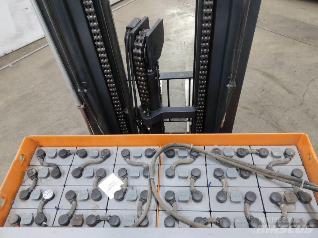 Still FM-X17 Reach trucks