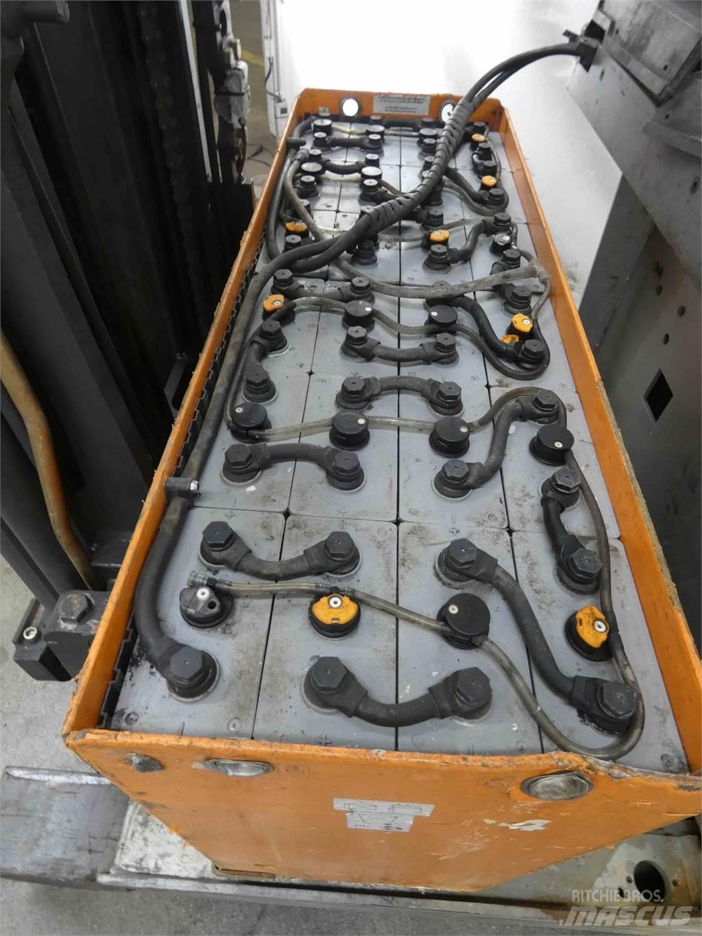 Still FM-X17 Reach trucks