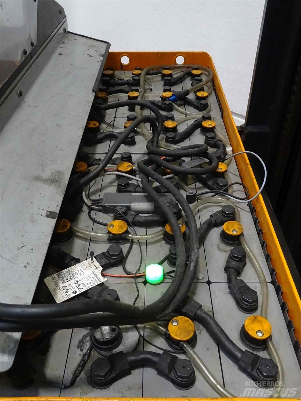 Still FM-X17 Reach trucks