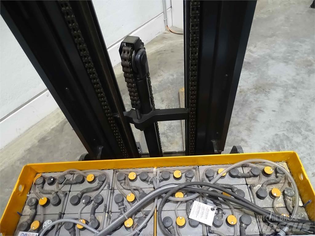Still FM-X17 Reach trucks