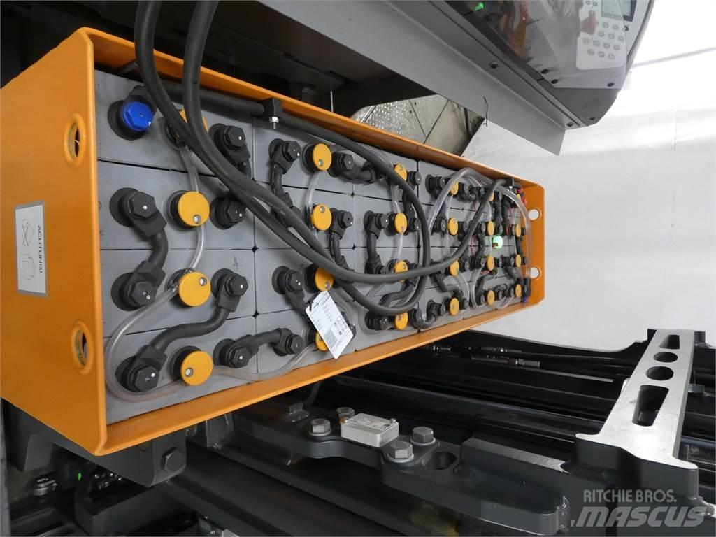 Still FM-X17 Reach trucks