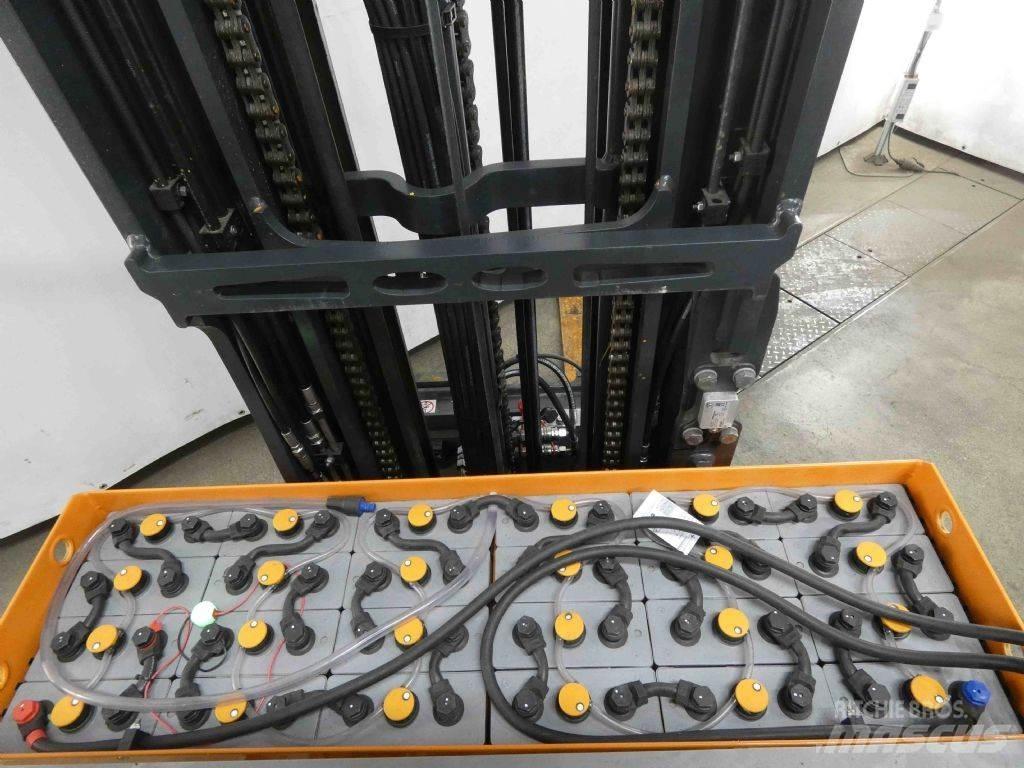 Still FM-X17 Reach trucks