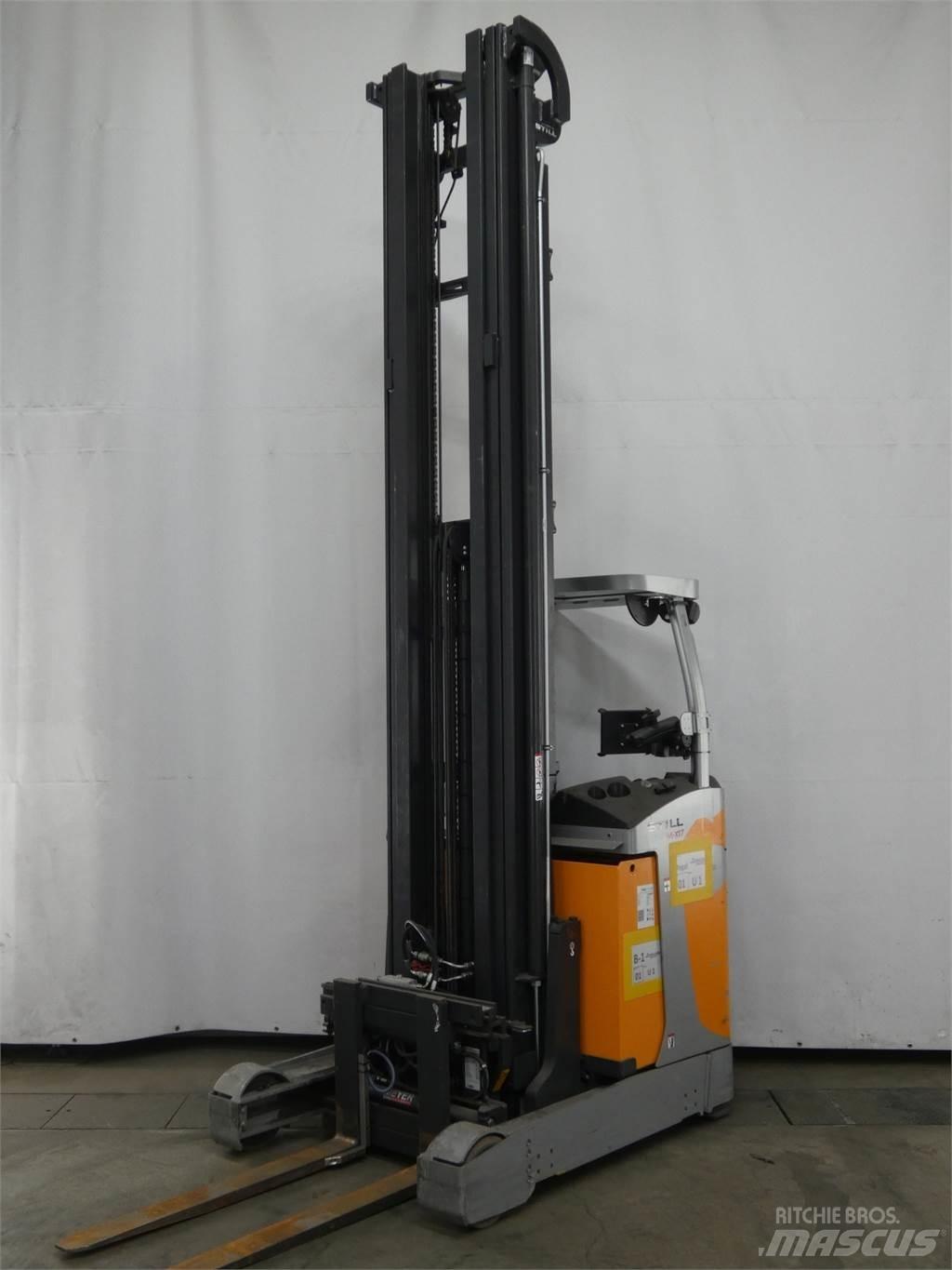 Still FM-X17 Reach trucks