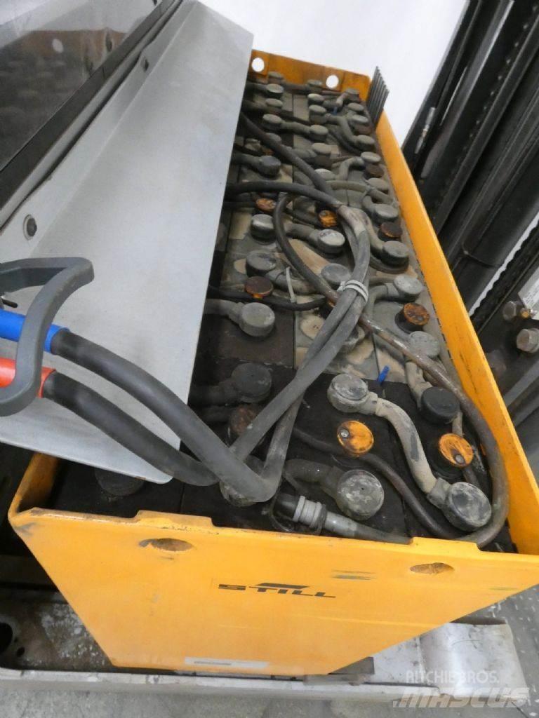 Still FM-X17 Reach trucks