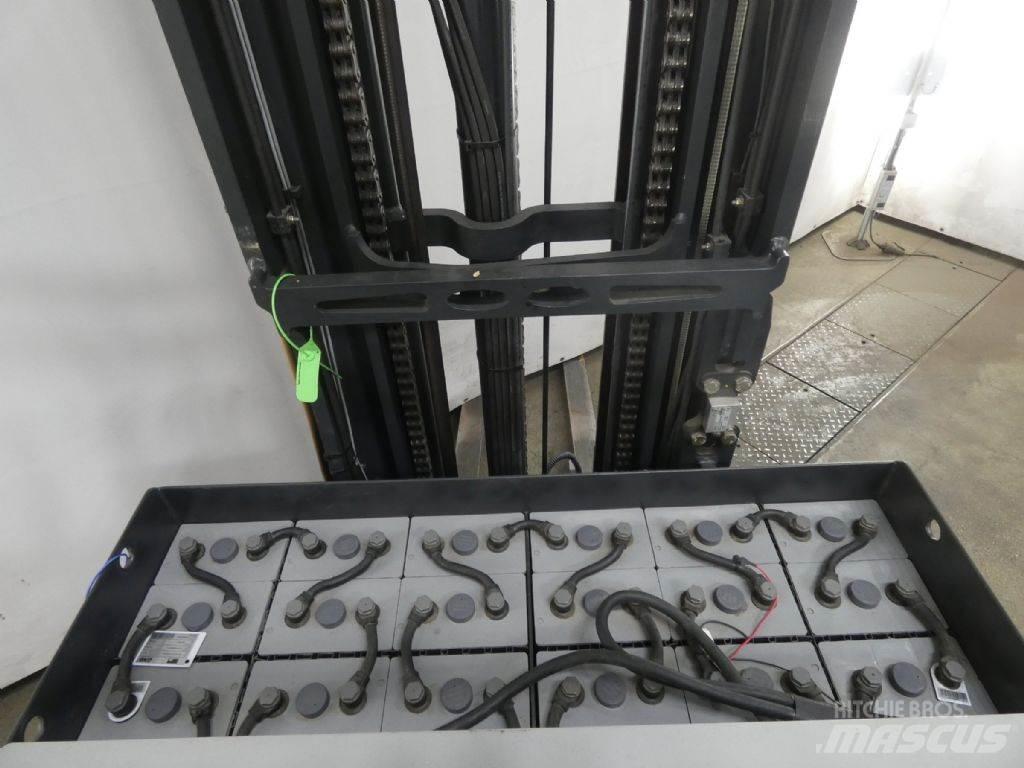 Still FM-X17 Reach trucks