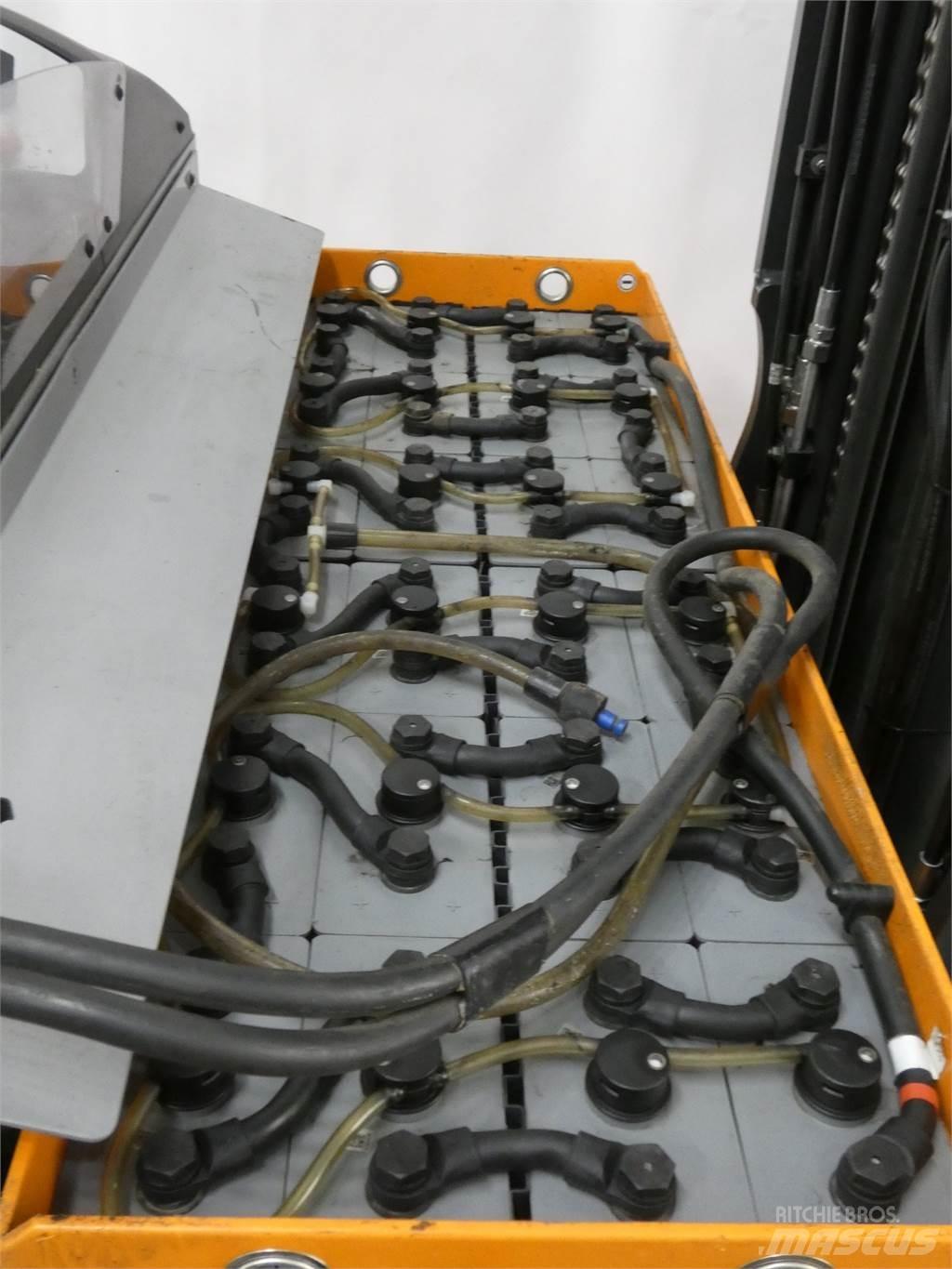 Still FM-X17 Reach trucks
