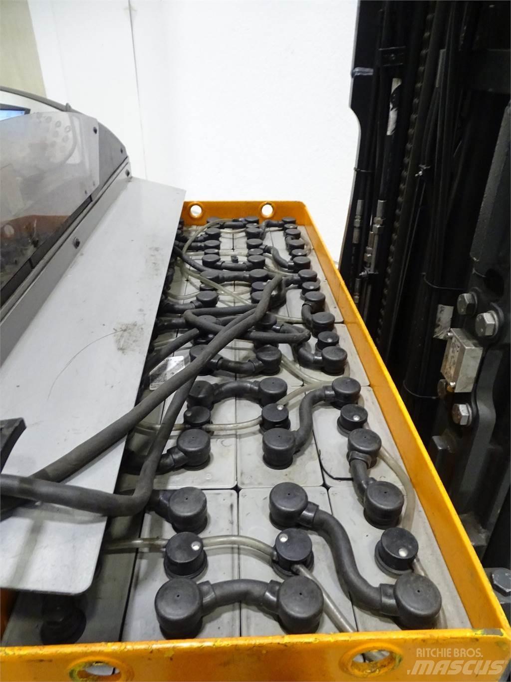 Still FM-X17 Reach trucks