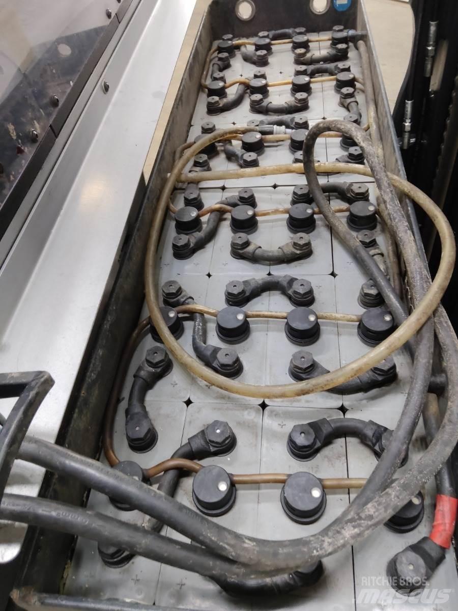 Still FM-X17 Reach trucks