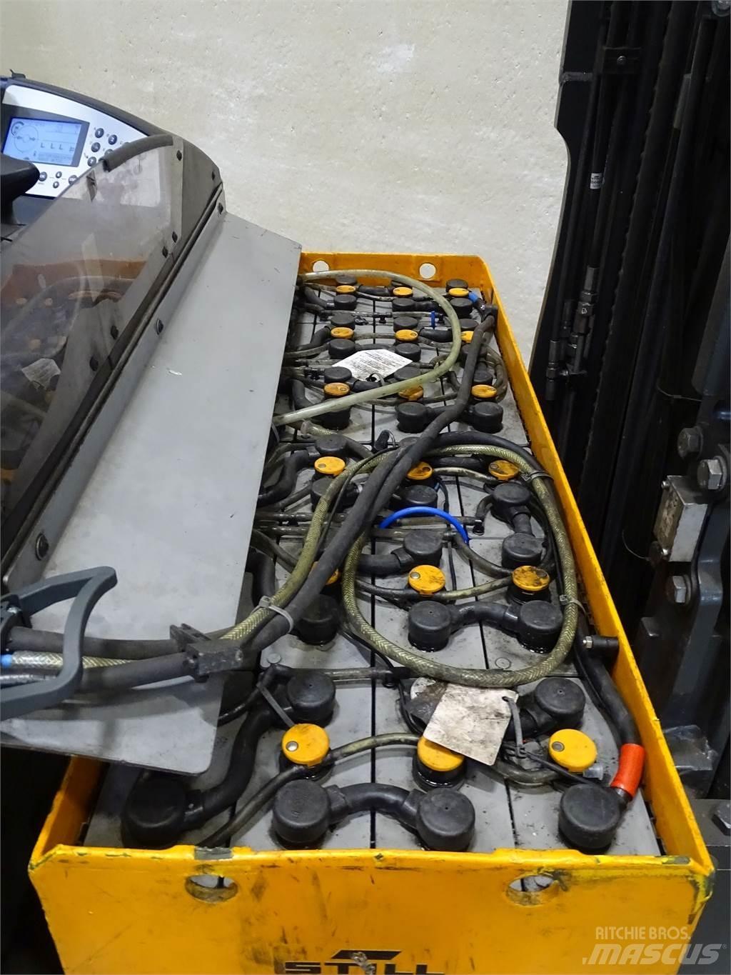 Still FM-X17 Reach trucks