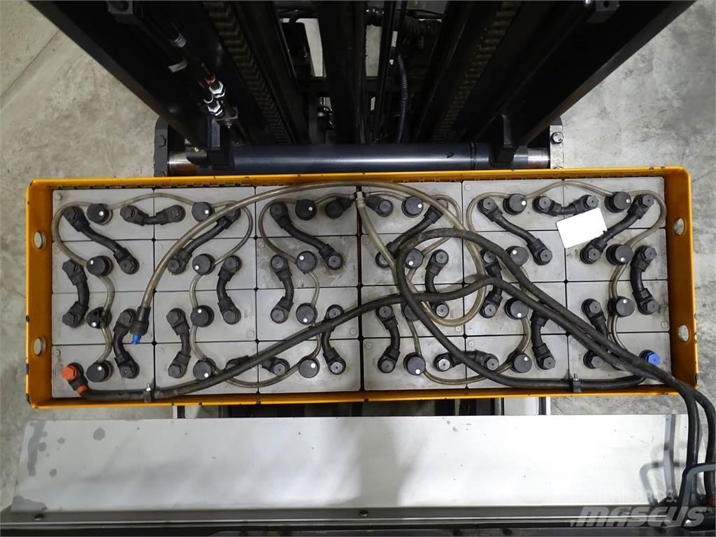 Still FM-X17 Reach trucks