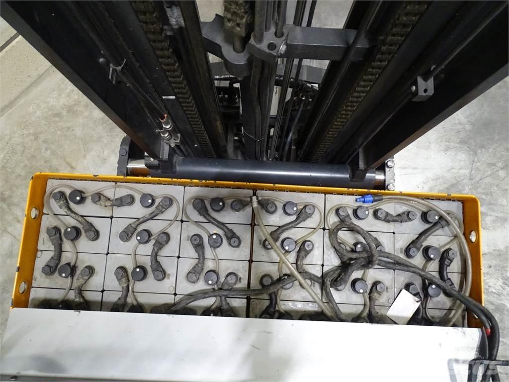 Still FM-X17 Reach trucks