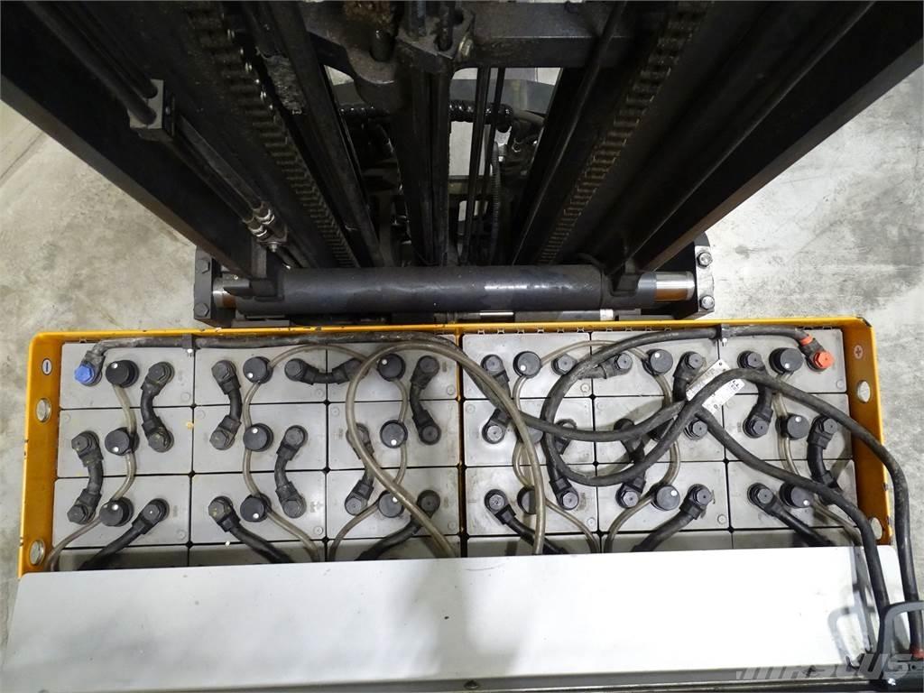 Still FM-X17 Reach trucks