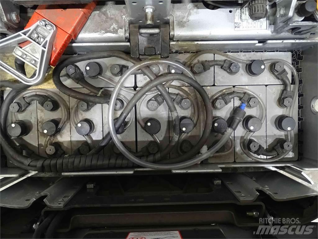 Still LTX50 Towing trucks