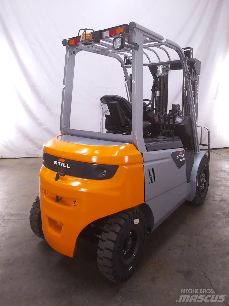 Still RCE30 Electric forklift trucks