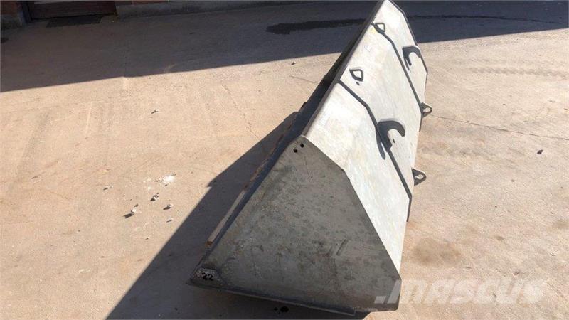 Fliegl  Front loaders and diggers