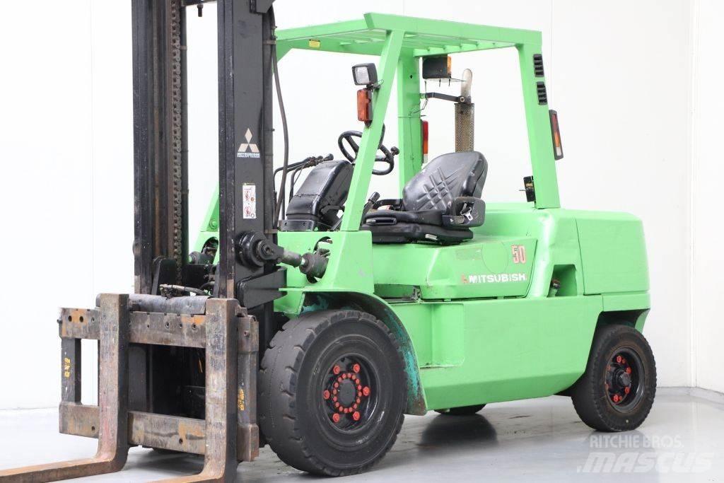 Mitsubishi FD50K Diesel trucks