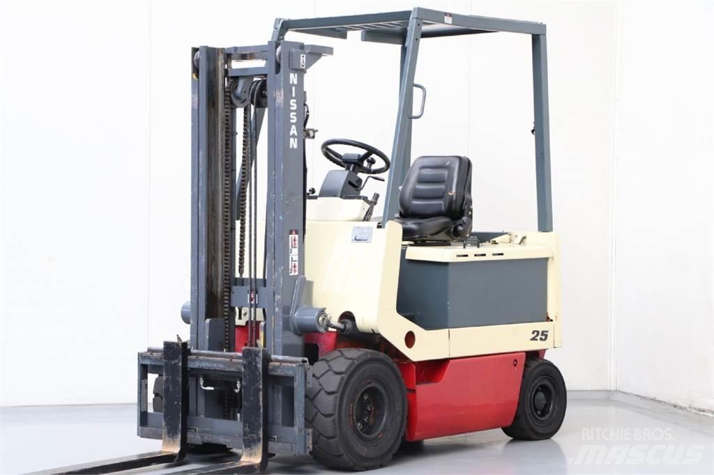 Nissan UM02L25U Electric forklift trucks