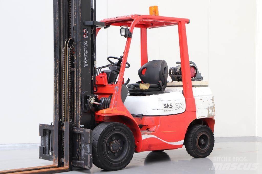 Toyota 02-7FGF30 LPG trucks