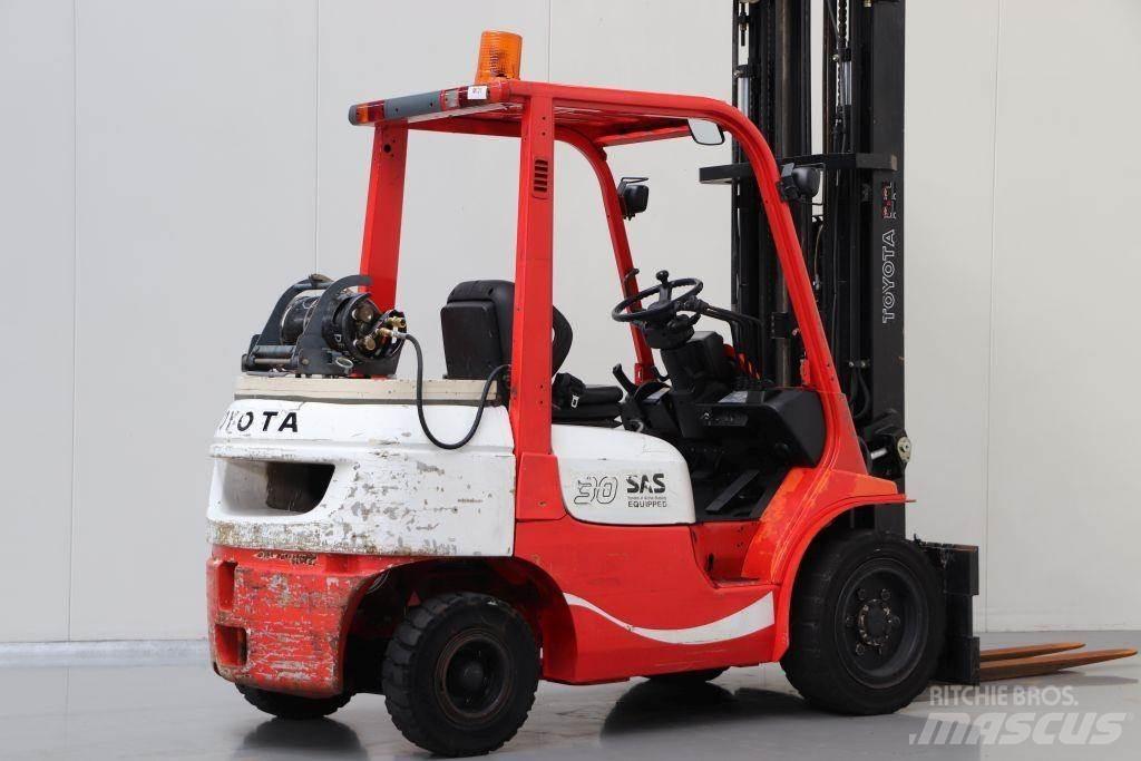 Toyota 02-7FGF30 LPG trucks