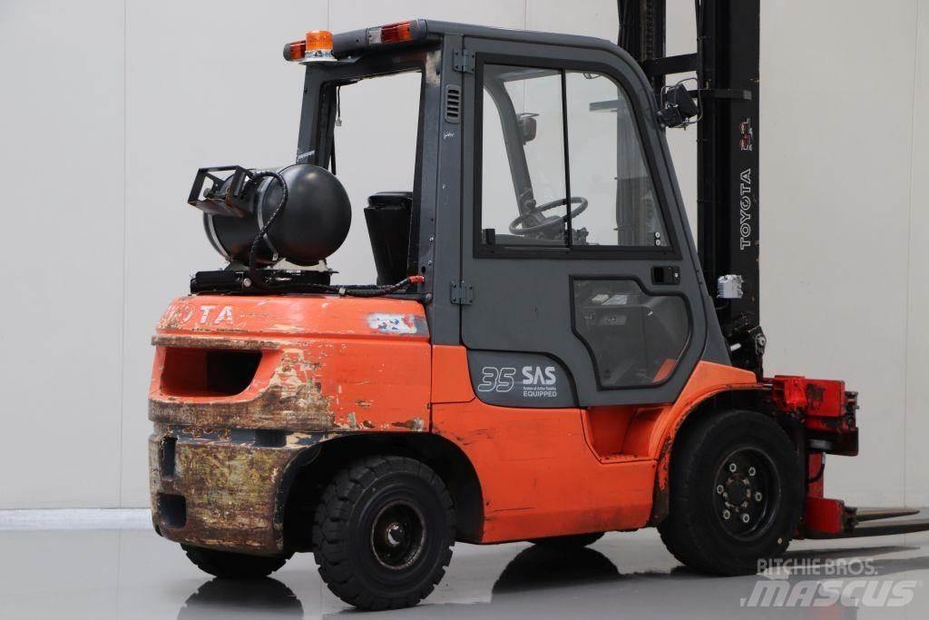 Toyota 02-7FGJF35 LPG trucks