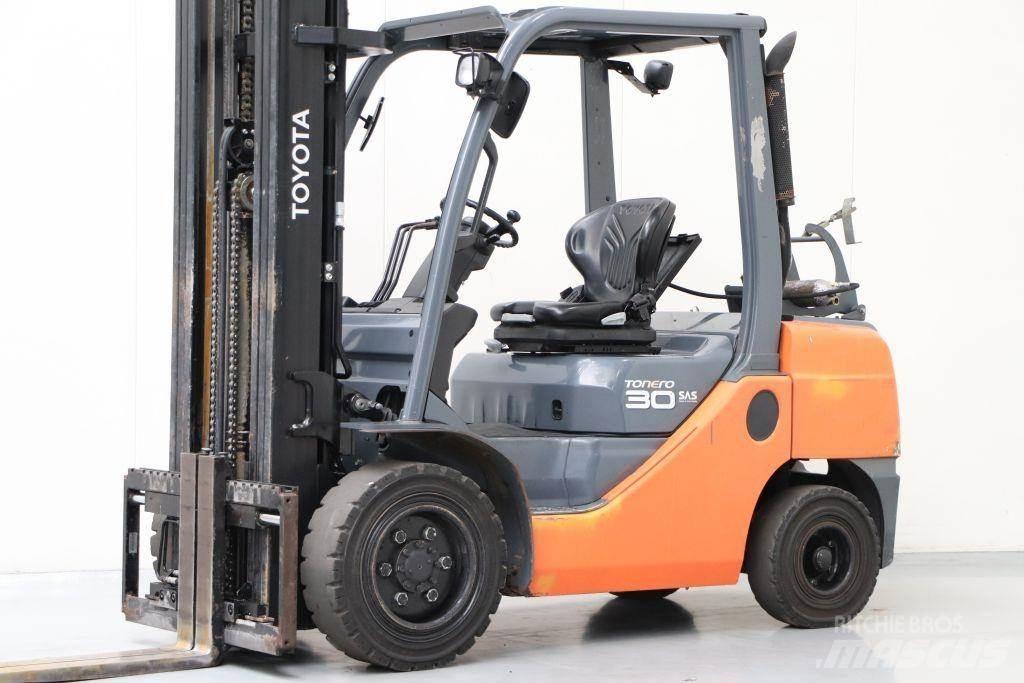 Toyota 02-8FGF30 LPG trucks