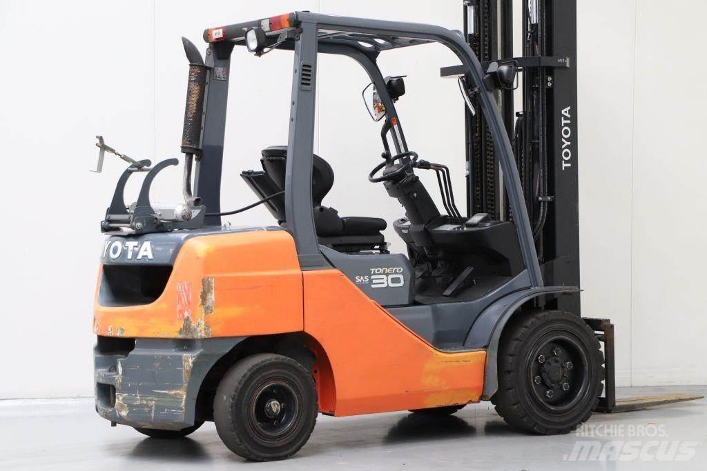 Toyota 02-8FGF30 LPG trucks