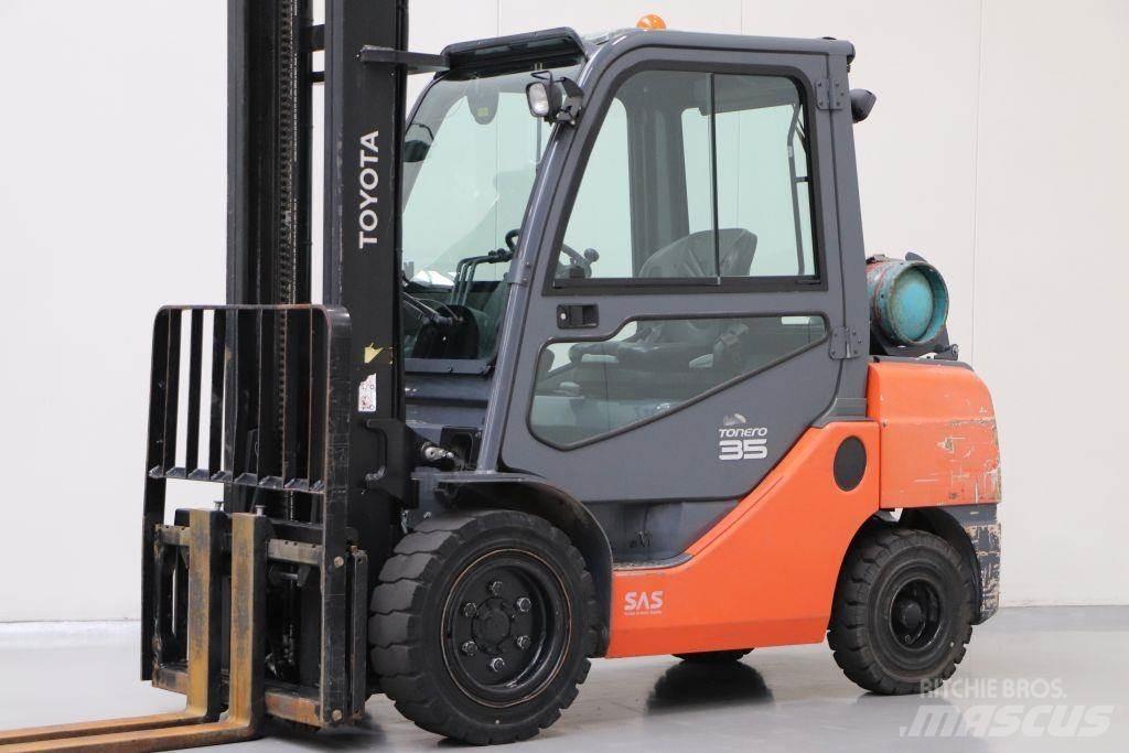 Toyota 02-8FGJF35 LPG trucks