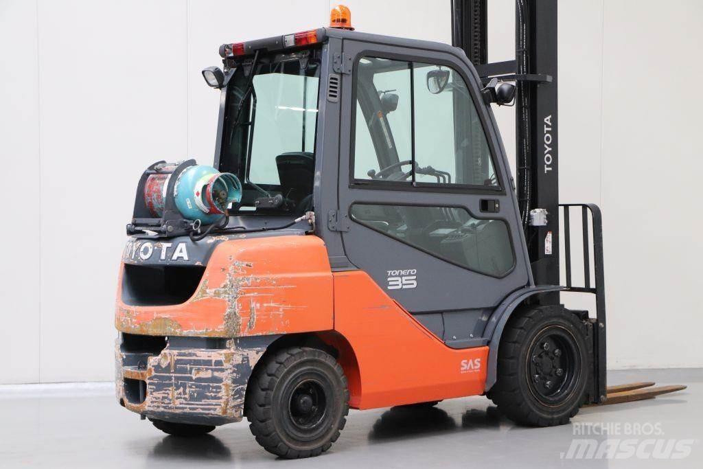 Toyota 02-8FGJF35 LPG trucks