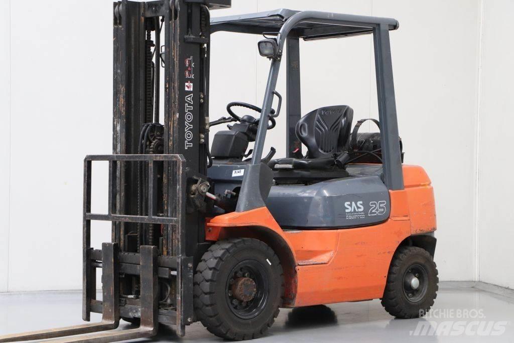 Toyota 42-7FGF25 LPG trucks
