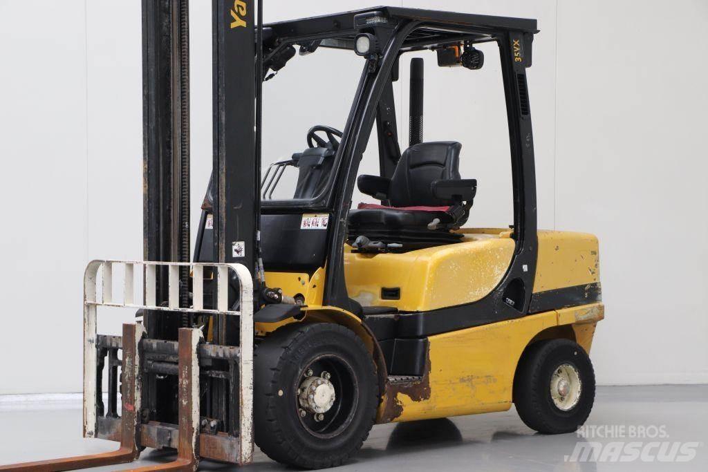 Yale GDP35VX Diesel trucks