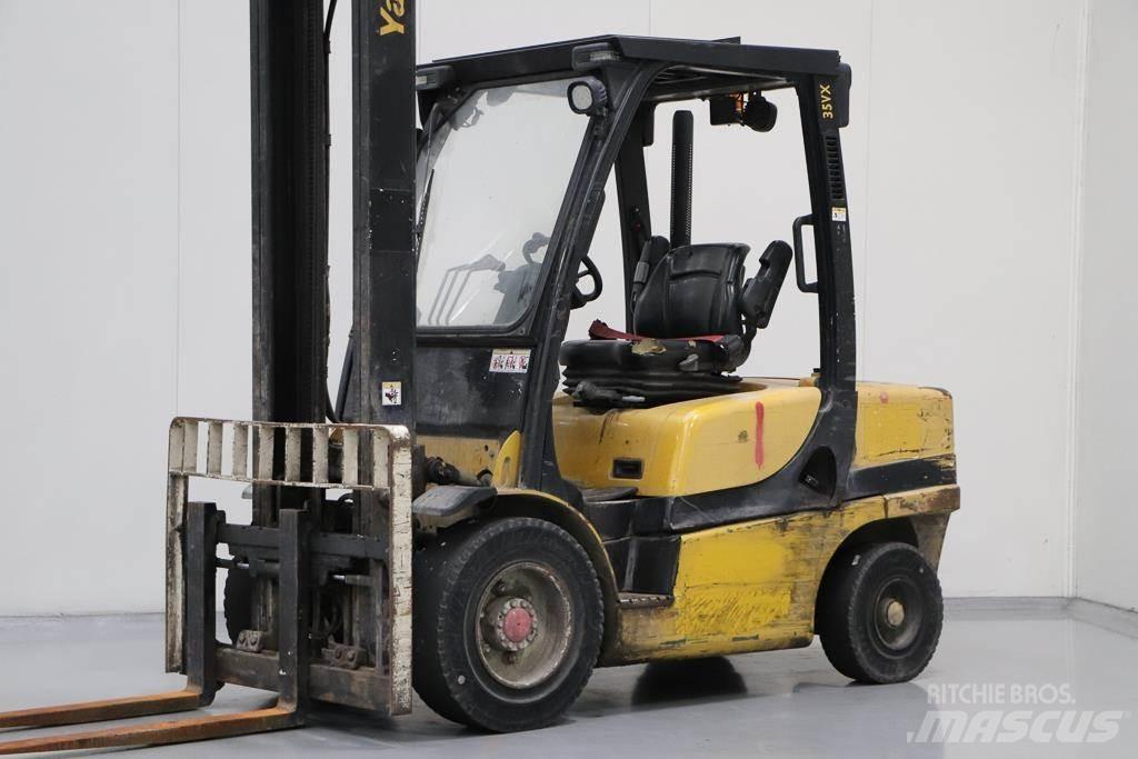 Yale GDP35VX Diesel trucks