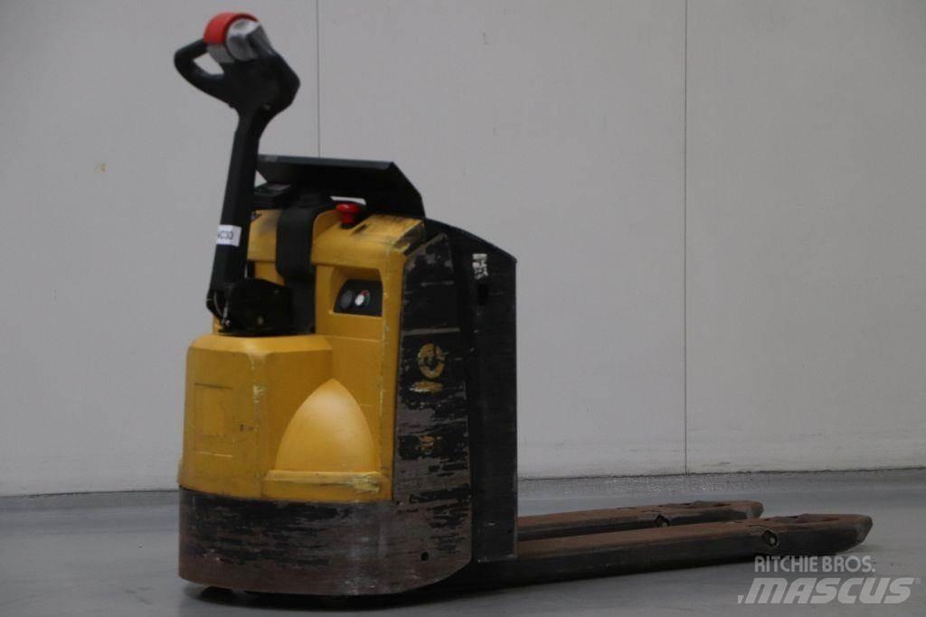 Yale MP16 Low lifter
