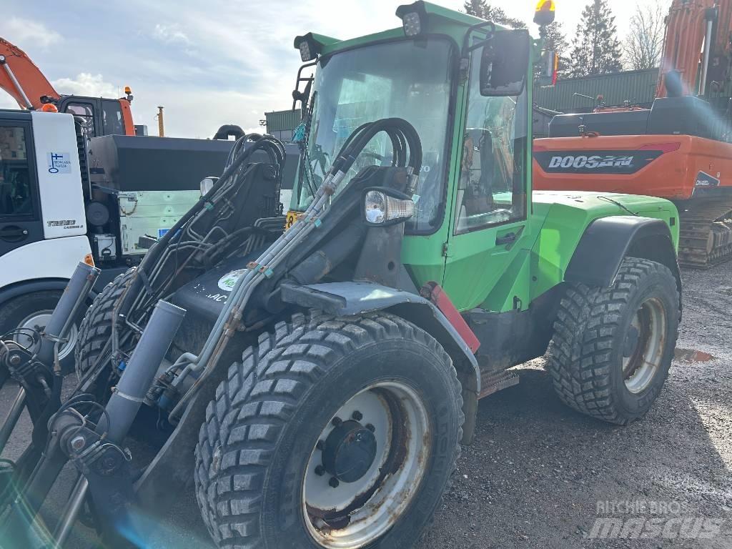 LM Trac 686 Compact tractors