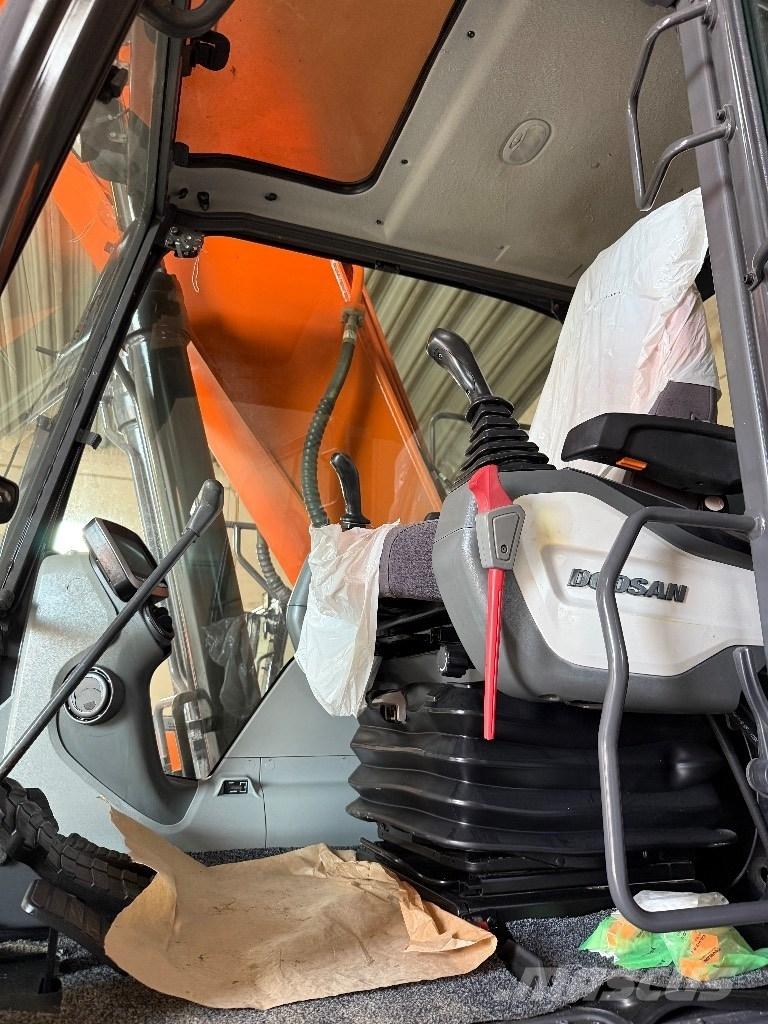  Dossan DX225Lc-5 Crawler excavators