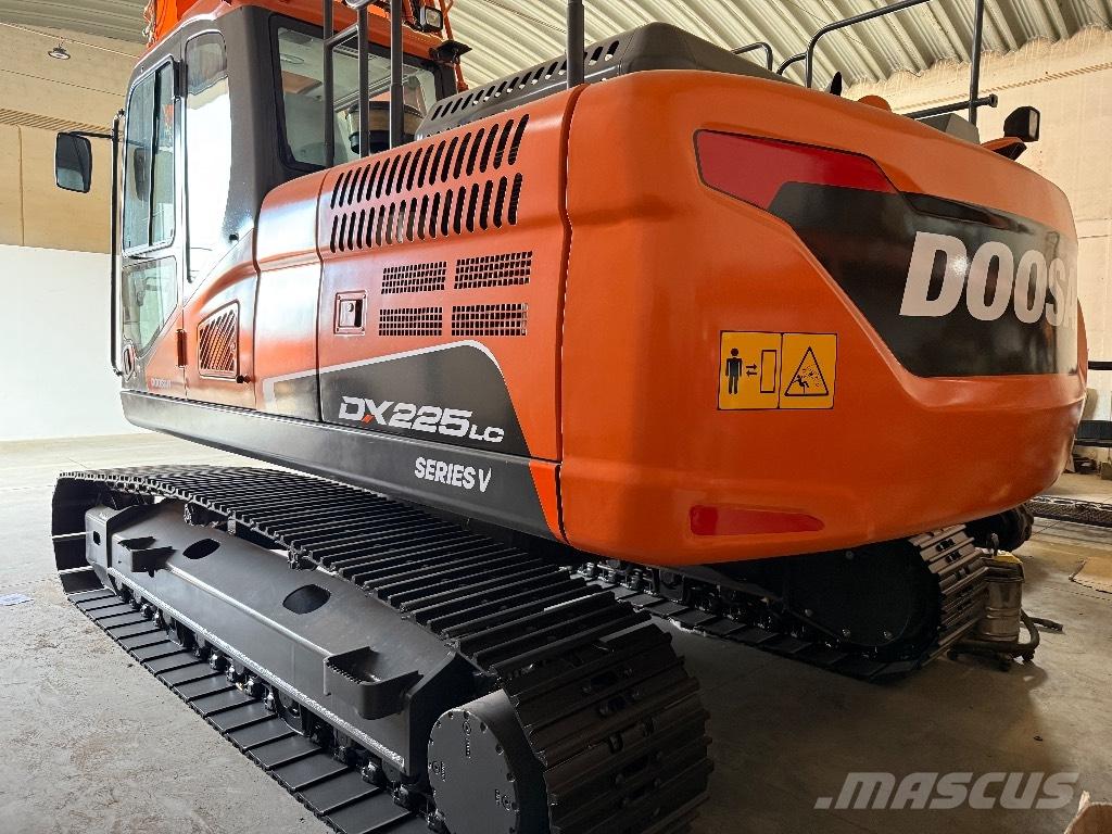 Dossan DX225Lc-5 Crawler excavators