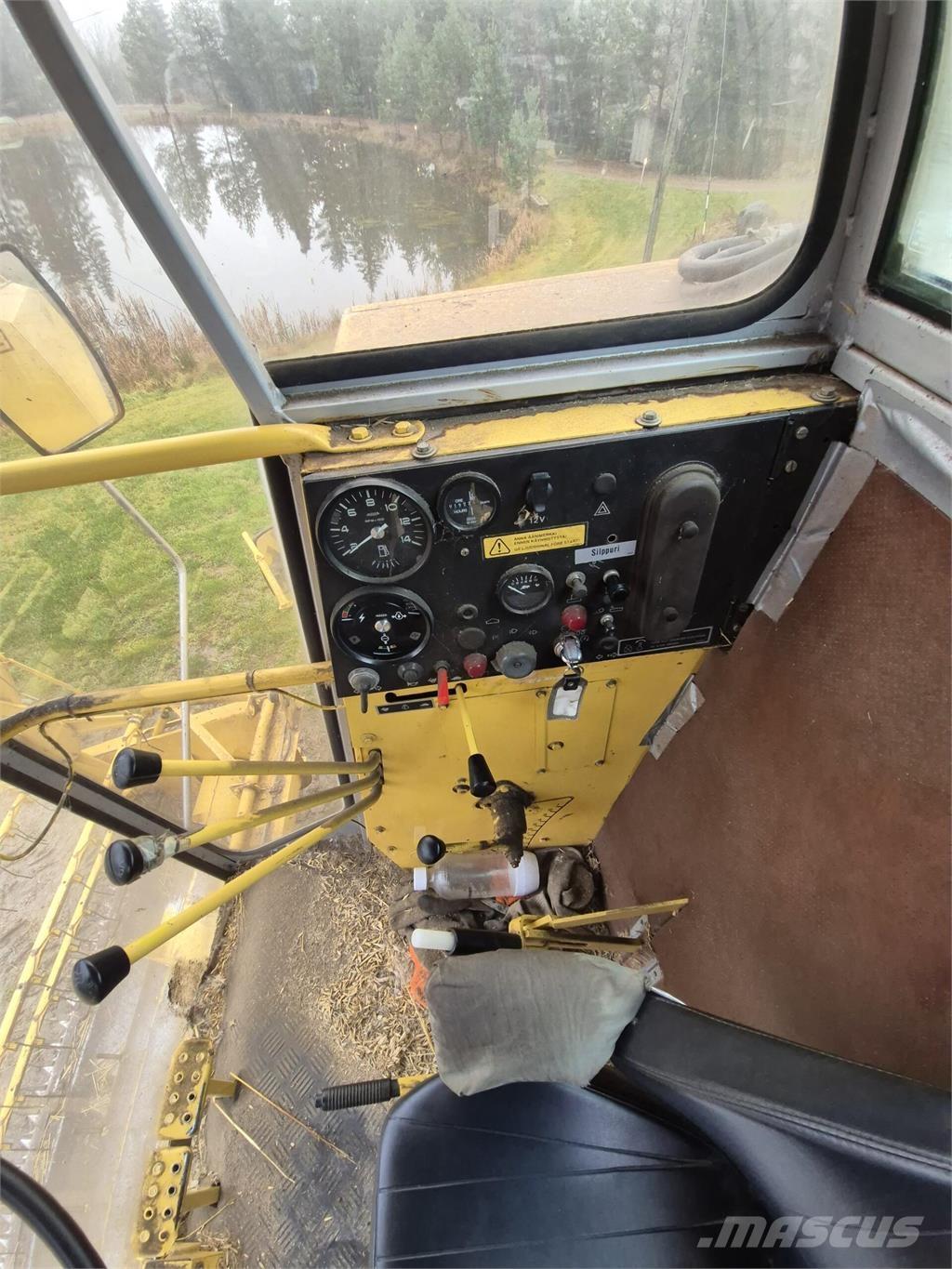 New Holland 8030 Combine harvesters