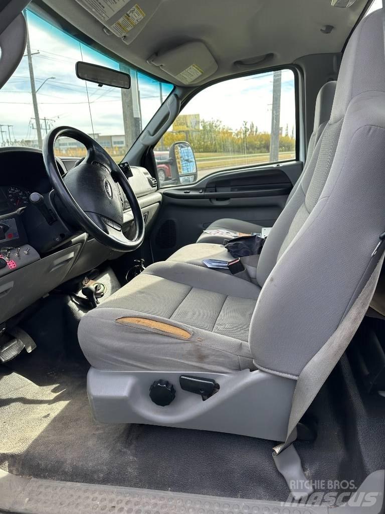 Ford F 550 XLT Flatbed / Dropside trucks