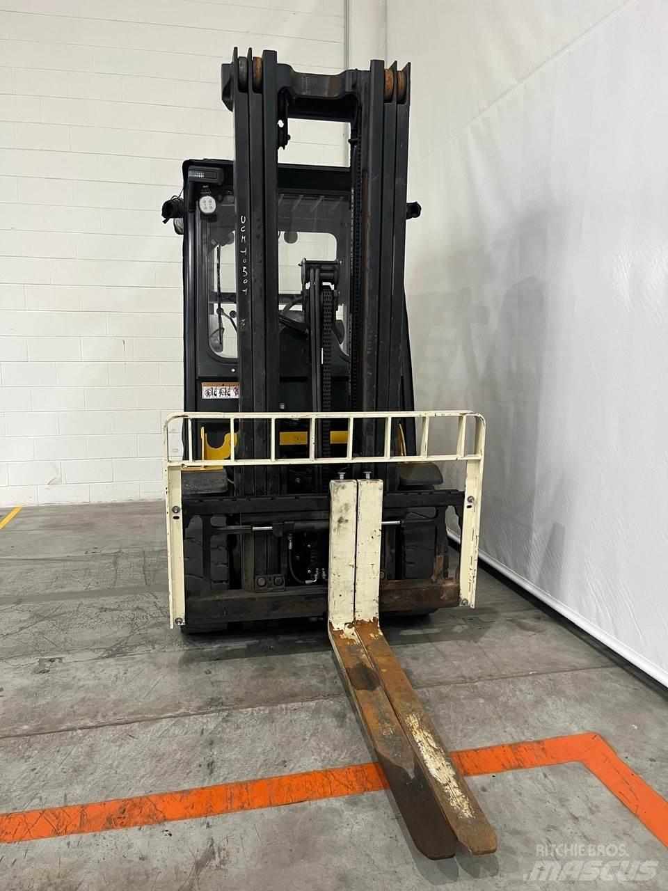 Yale GDP35VX Diesel trucks