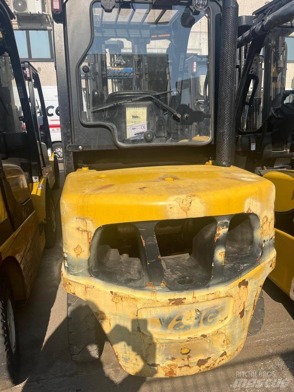 Yale GDP35VX Diesel trucks