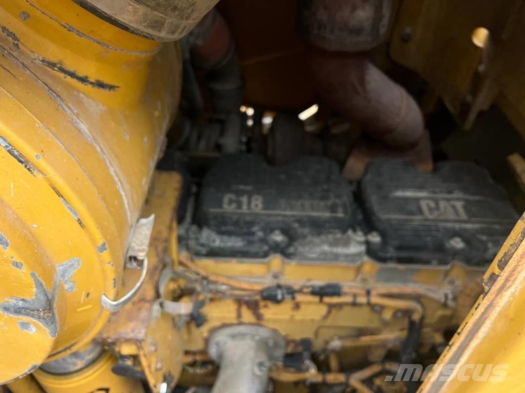 CAT D 9 T Crawler dozers