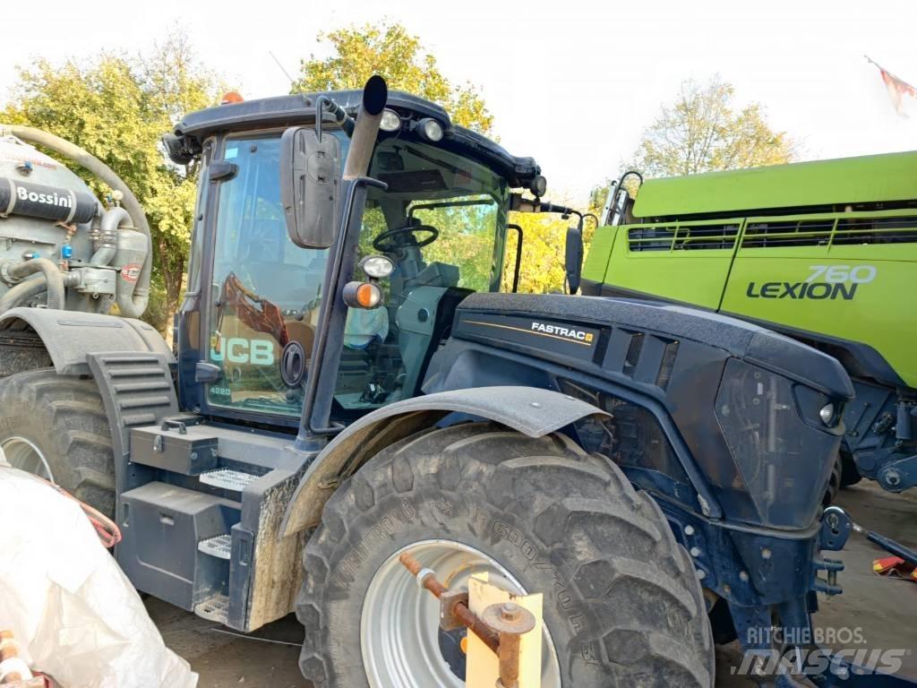 JCB Fastrac 4220 Tractors