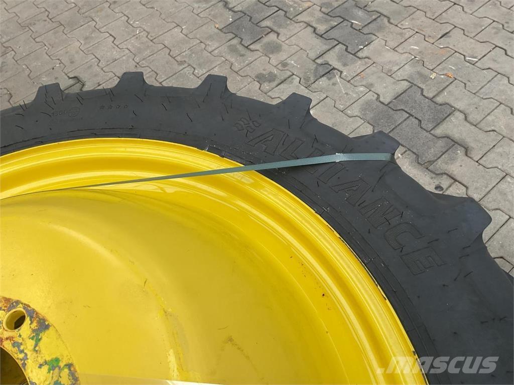 Alliance 270/95R36 Tyres, wheels and rims