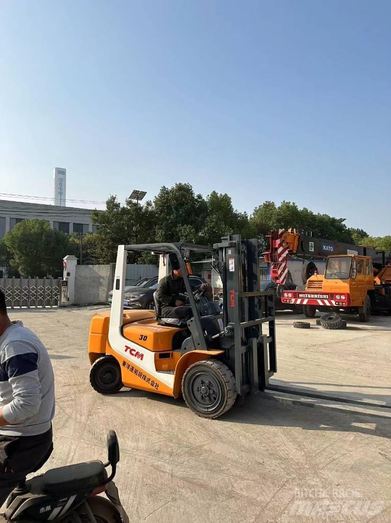 TCM FD30T6 Diesel trucks