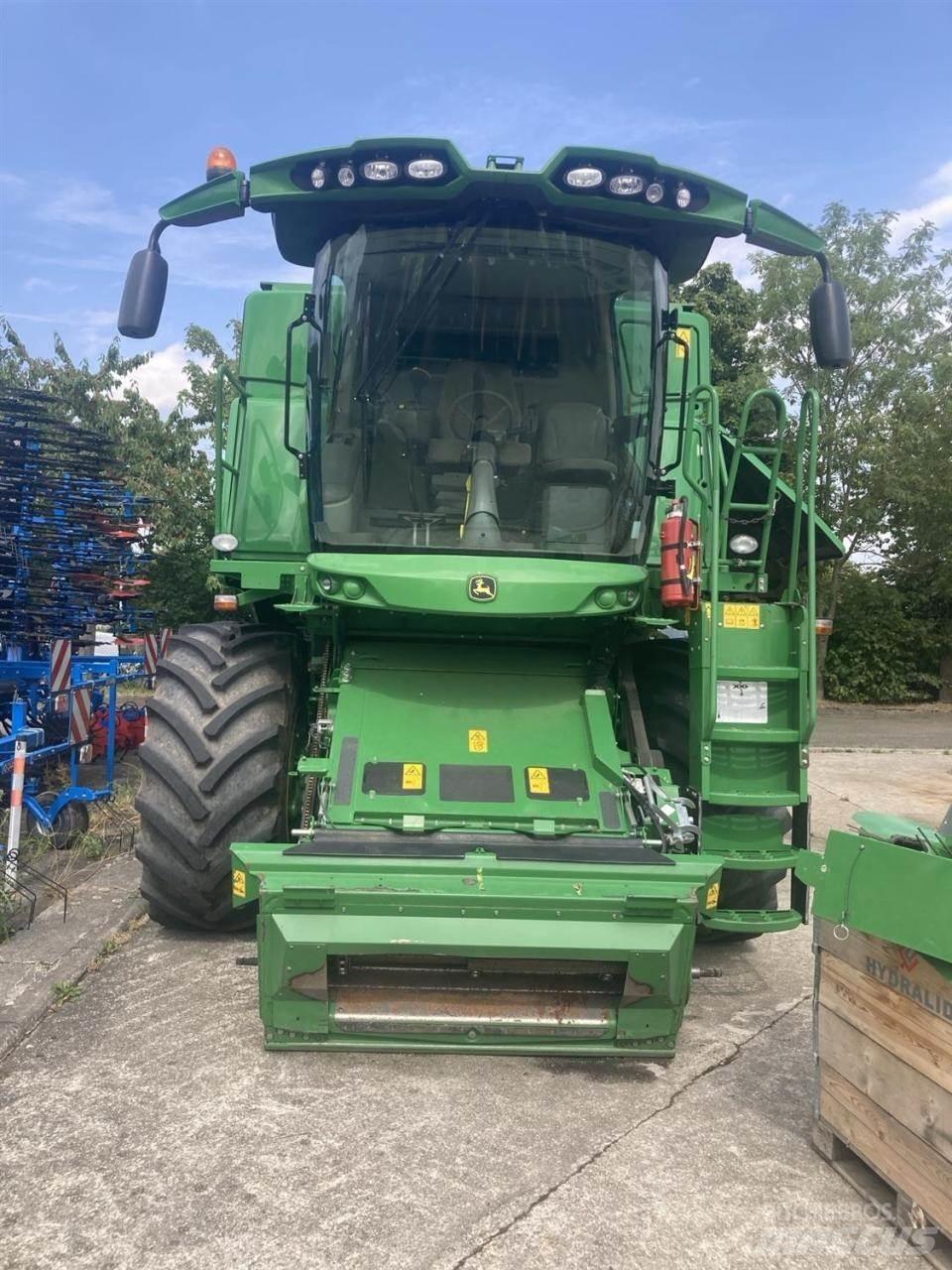 John Deere T560 Combine harvesters